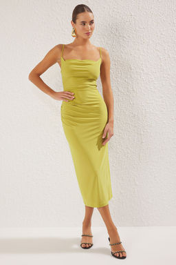 TRENDYOLMILLA Yag Yesili Ask?l? Degaje Yaka Vucuda Oturan Esnek Maxi Orme Elbise TWOSS25EL00368