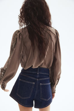 Blusa con detalles de encaje - H&m фото 4