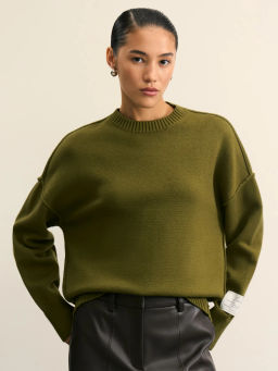 Джемпер с декоративной нашивкой / Zarina