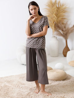 Свободная футболка с V-вырезом и цельнокроеным рукавом из 100% хлопка с принтом