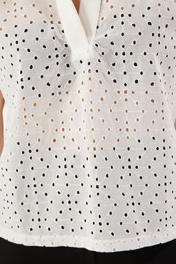 Beyaz Brode Detayl? Relaxed/Rahat Kal?p Polo Yaka K?sa Kol Orme Bluz TWOSS25BZ00071 - Trendyolmilla фото 4