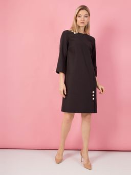 Платье с декоративными пуговицами