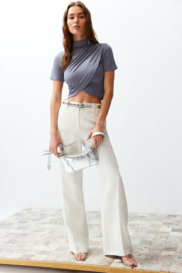 Gri Dik Yaka K?sa Kollu Drapeli Crop Bluz Orme Bluz TWOSS24BZ00422