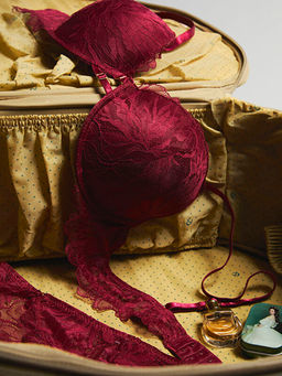 Balenli Dolgusuz Dantelli Fantezi Ti??rt S?tyen