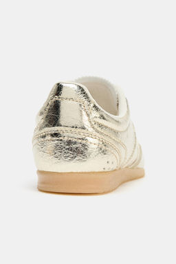 METALLIC-EFFECT TRAINERS