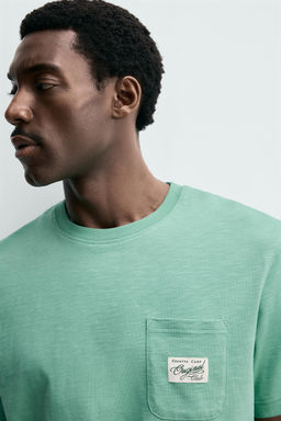 CAMISETA REGULAR FIT BOLSILLO PARCHE / Verde Menta