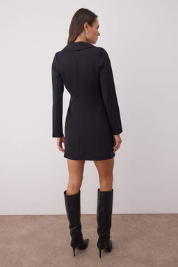 Siyah Duz Aksesuar Detayl? K?sa / Mini Dokuma Elbise TWOAW26EL00075 - Trendyolmilla фото 4