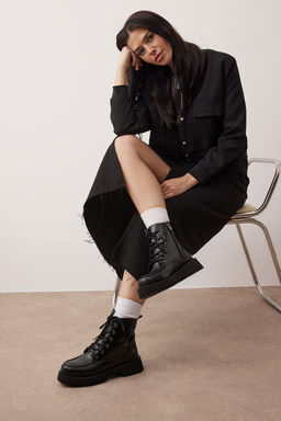 Siyah Kal?n Duz Taban Bagc?kl? Kad?n Postal Bot TAKAW26BO00117