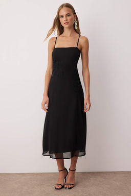 Siyah Tas Boncuk Detayl? Sifon Astarl? Midi Elbise TPRSS25EL00300