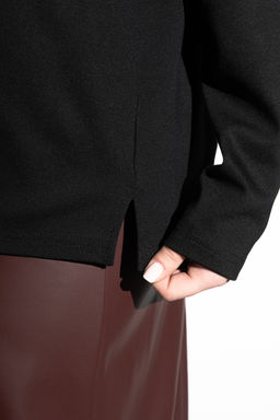 Лонгслив с V- образным вырезом