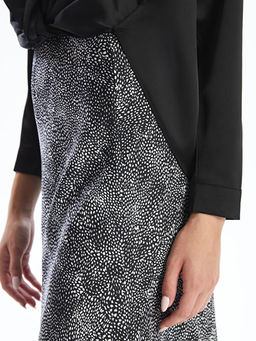 Standart Fit Desenli Saten Kad?n Etek