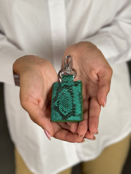 Брелок из кожи питона