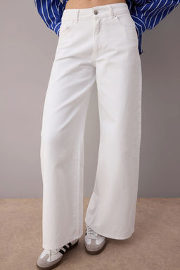 Beyaz Yuksek Bel Genis Paca Wide Leg Jeans TWOAW26JE00023