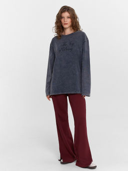 Джемпер женский черный с обработкой эйсид и надписью The joy of being ACID WASH черный янтарь +печать 122924 - Mark formelle фото 4