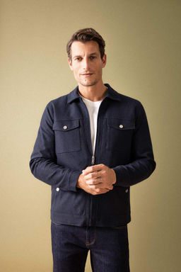 Приталенное пальто с воротником-поло