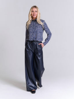 Широкие брюки из экокожи