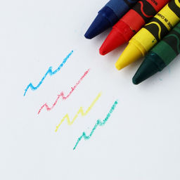 Подарочный набор новогодний, блокнот-раскраска и восковые мелки «Новогодний енот»