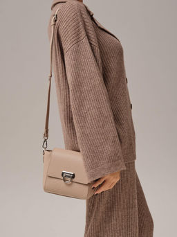 Сумка кожаная кросс-боди Azaro 3520 розово-бежевый/бизон