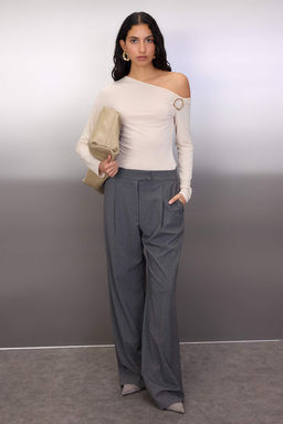 Siyah Fitted/Vucuda oturan Aksesuar Detayl? Asimetrik Yaka Esnek Orme Bluz TWOAW26BZ00075 - Trendyolmilla фото 12