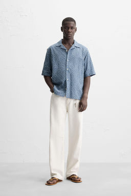CONTRAST EMBROIDERY SHIRT