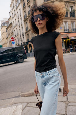 CAMISETA MINIMAL MANGA CORTA / Negro - Zara фото 2