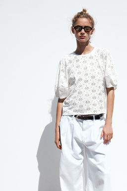 T-SHIRT WITH PERFORATED EMBROIDERY - Zara фото 5