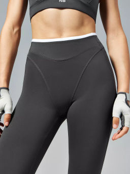 Спортивные моделирующие леггинсы