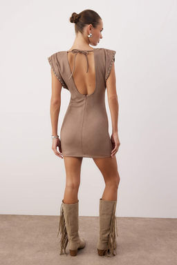 Ac?k Kahverengi Duz Trok Aksesuar Detayl? Ay Kol Mini Orme Suet Elbise TWOAW26EL00334 - Trendyolmilla фото 4