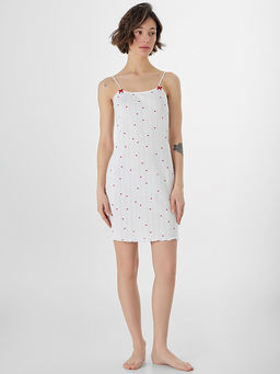 Сорочка ночная женская белая с принтом в сердечко