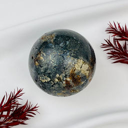 Шар из Пирита в Агате с включ. железа