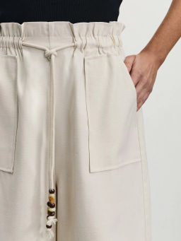 Удлиненные шорты из вискозы на завязках / Zarina  фото 6