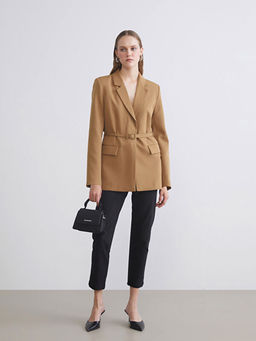 Beli Kemerli Kad?n Blazer Ceket
