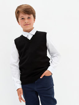 Черный вязаный жилет для мальчика
