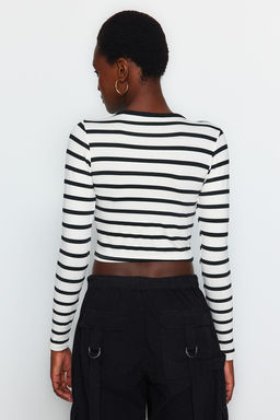 Siyah Cizgili Premium Viskoz Yumusak Kumasl? Fitted Crop Esnek Orme Bluz TWOAW24BZ00048