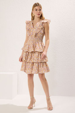 TRENDYOLMILLA Pembe Cicek Desenli Etegi Belden Ac?lan F?rf?rl? Mini Dokuma Elbise TWOSS25EL00446