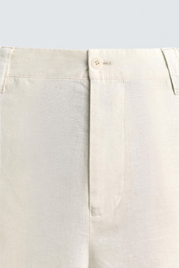 BERMUDA REGULAR FIT C??AMO - ALGOD?N / Blanco