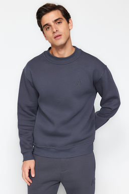 TRENDYOL MAN Antrasit Oversize/Genis Kesim Yar?m Bal?kc? Yaka Harf Nak?sl? Sweatshirt Ici Polarl? TMNAW24SW00046 - Trendyolmilla фото 2