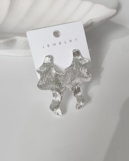 Стильные серьги
