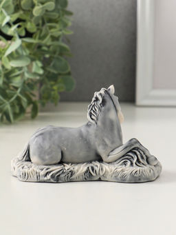 Сувенир "Лошадь лежащая" 7 см