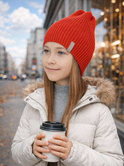 Шапка вязаная красная