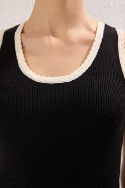 Trendyolmilla Siyah Premium Iplik/Ozel Iplik Renk Bloklu Triko Bluz TWOSS25BZ00304