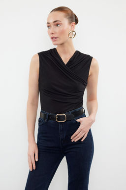 Trendyolmilla Siyah Fitted/Vucuda Oturan Buzgu Detayl? Kolsuz Esnek Orme Bluz TWOSS24BZ00518