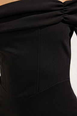 Trendyolmilla Siyah Vucuda Oturan Drapeli Krep Orme Midi S?k Elbise TPRSS25EL00176  фото 4