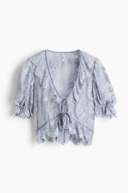 Blusa de volantes con dise?o bordado