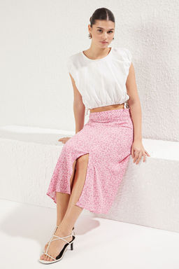Ac?k Pembe Y?rtmac Detayl? Cicek Desenli Viskon Kumasl? Midi Dokuma Etek TWOSS20ET0230