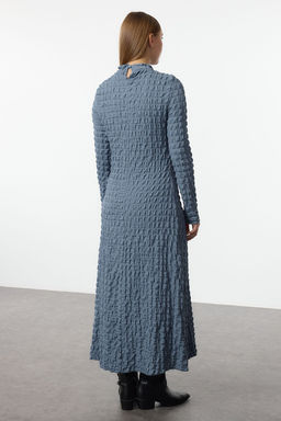 Indigo Duz Dokulu Dik Yaka A-Line Esnek Maxi Orme Elbise TWOAW25EL00197 - Trendyolmilla фото 5