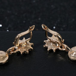 Серьги висячие со стразами Вечерние мадам, цвет бело-красный в золоте, 7см - Queen fair фото 2