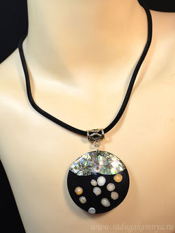 Подвеска с перламутром гелиотис круг 46мм, 48см