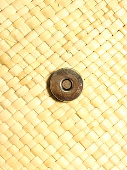 Сумка плетёная на застёжке из пандана, 41×16×50 см, бежево-чёрная