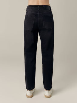 CONTE CON-662 Черные джинсы mom с эффектом потертости из eco-friendly денима black - Conte elegant фото 3